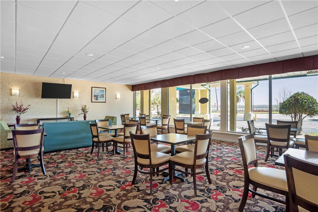 Quality Inn & Suites Near Lake Eufaula Restaurant foto